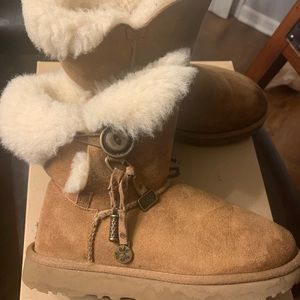 Women’s Ugg Size 6